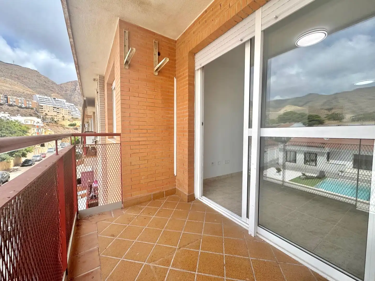 Terraza de Piso en venta en Roquetas de Mar con Jardín privado, Terraza y Piscina comunitaria