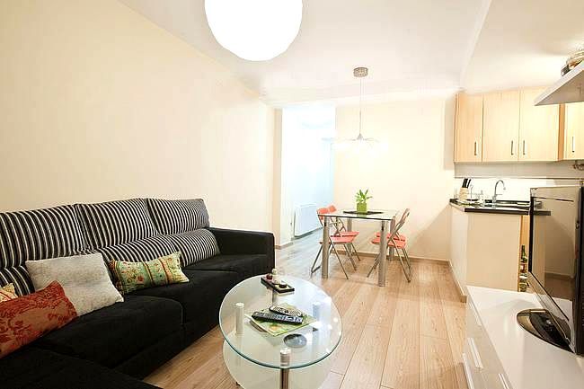 Living room of Flat for sale in Castellón de la Plana / Castelló de la Plana  with Terrace and Furnished