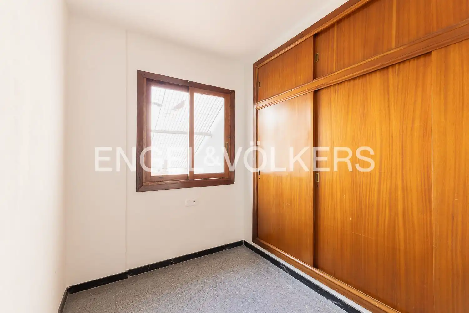 Haus oder Chalet zur Miete in Paterna mit Klimaanlage, Heizung und Terrasse