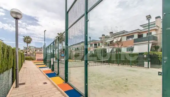 Vista exterior de Casa o xalet en venda en Mutxamel amb Aire condicionat, Calefacció i Jardí privat