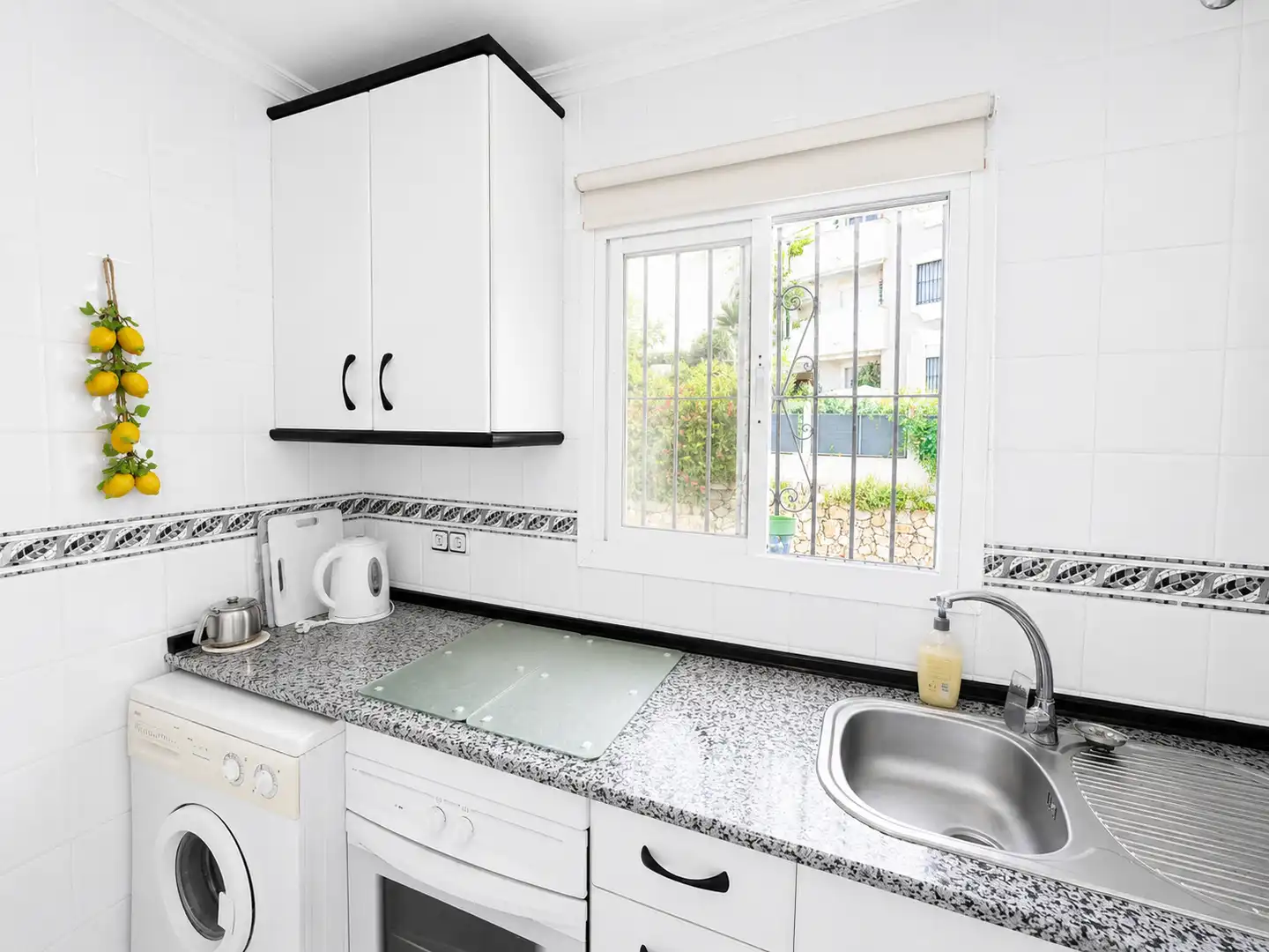 Cuina de Apartament en venda en Benalmádena amb Terrassa, Moblat i Piscina comunitària