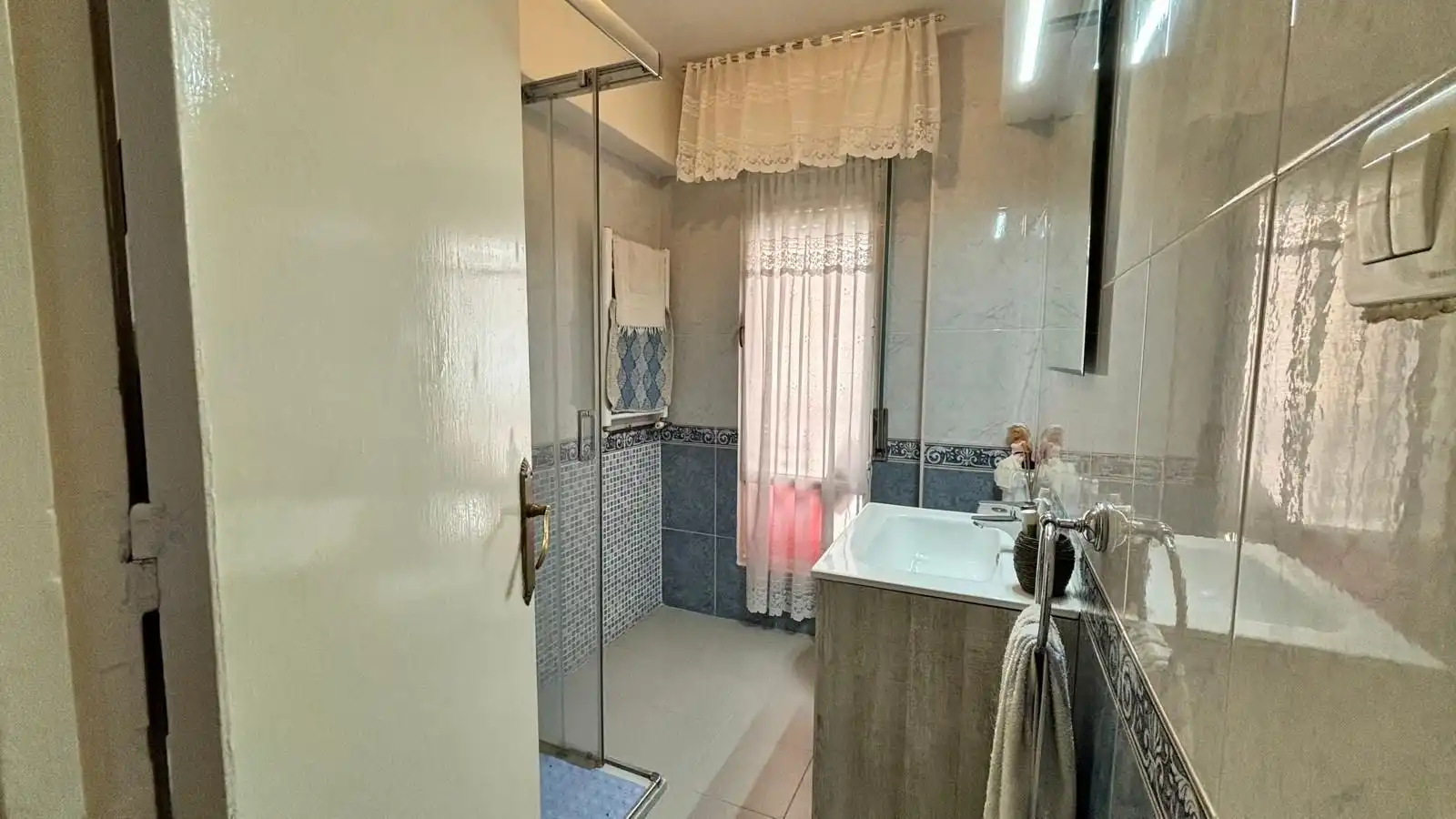 Baño de Piso en venta en Amurrio con Calefacción y Terraza