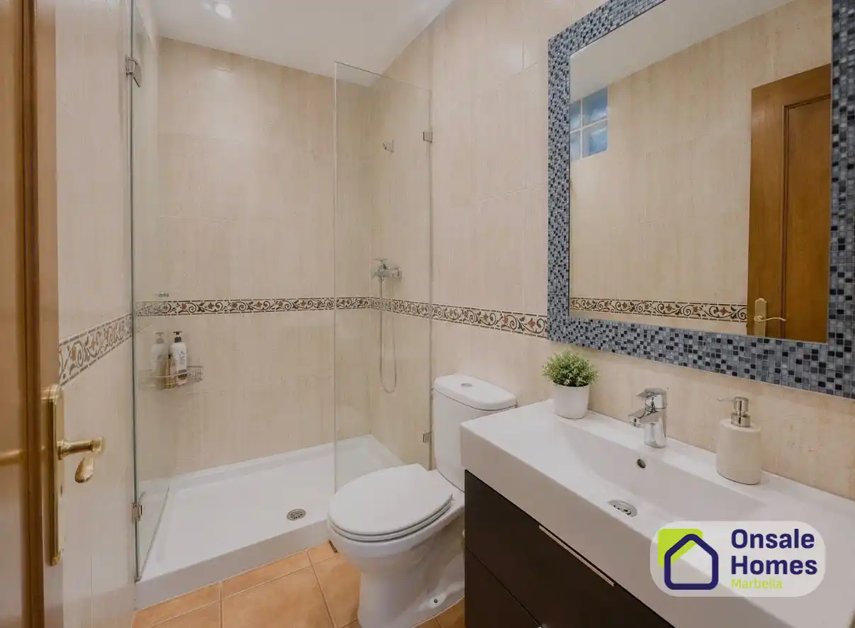 Bathroom of Detached homes for sale in Fuengirola  with Air Conditioner, Terrace and Balcony