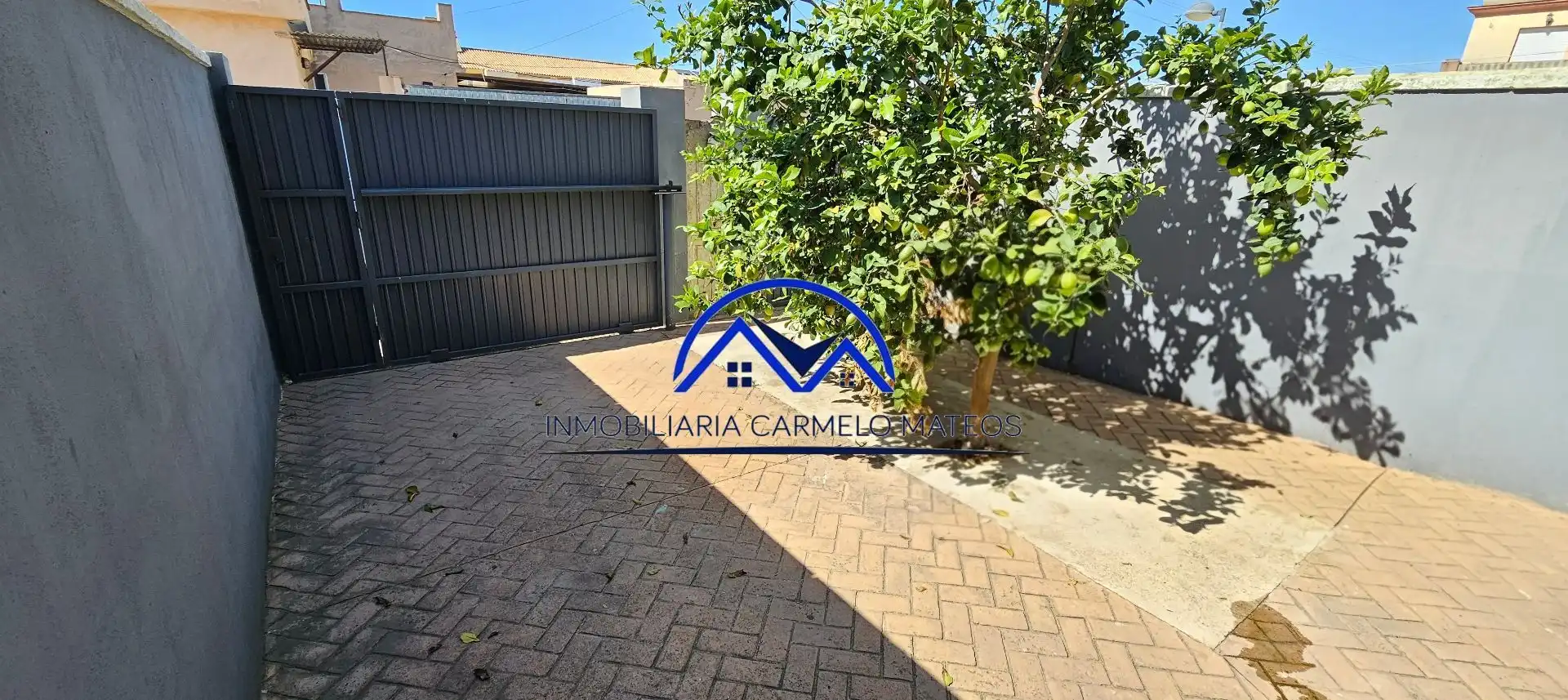 Vista exterior de Dúplex en venta en Sanlúcar de Barrameda con Aire acondicionado, Jardín privado y Trastero