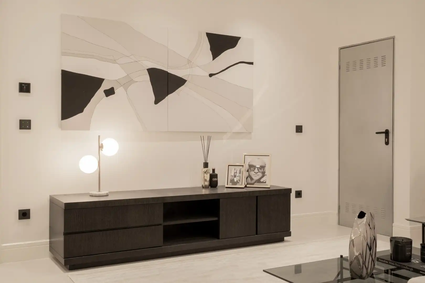 Sala de estar de Casa o chalet en venta en Marbella con Aire acondicionado, Calefacción y Jardín privado