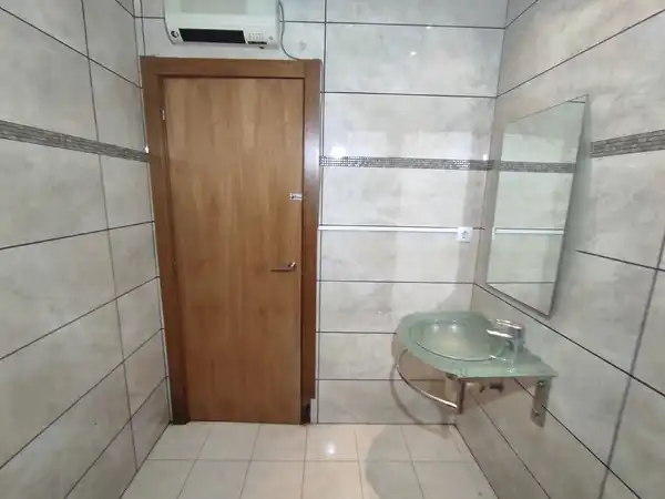 Badezimmer von Gebäude zum Verkauf in Sabadell