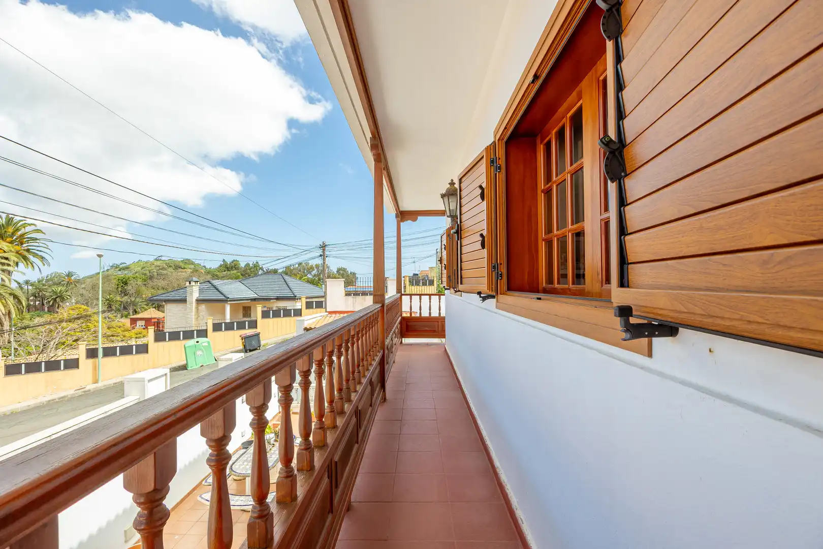 Vista exterior de Casa o xalet en venda en Las Palmas de Gran Canaria amb Aire condicionat, Jardí privat i Terrassa