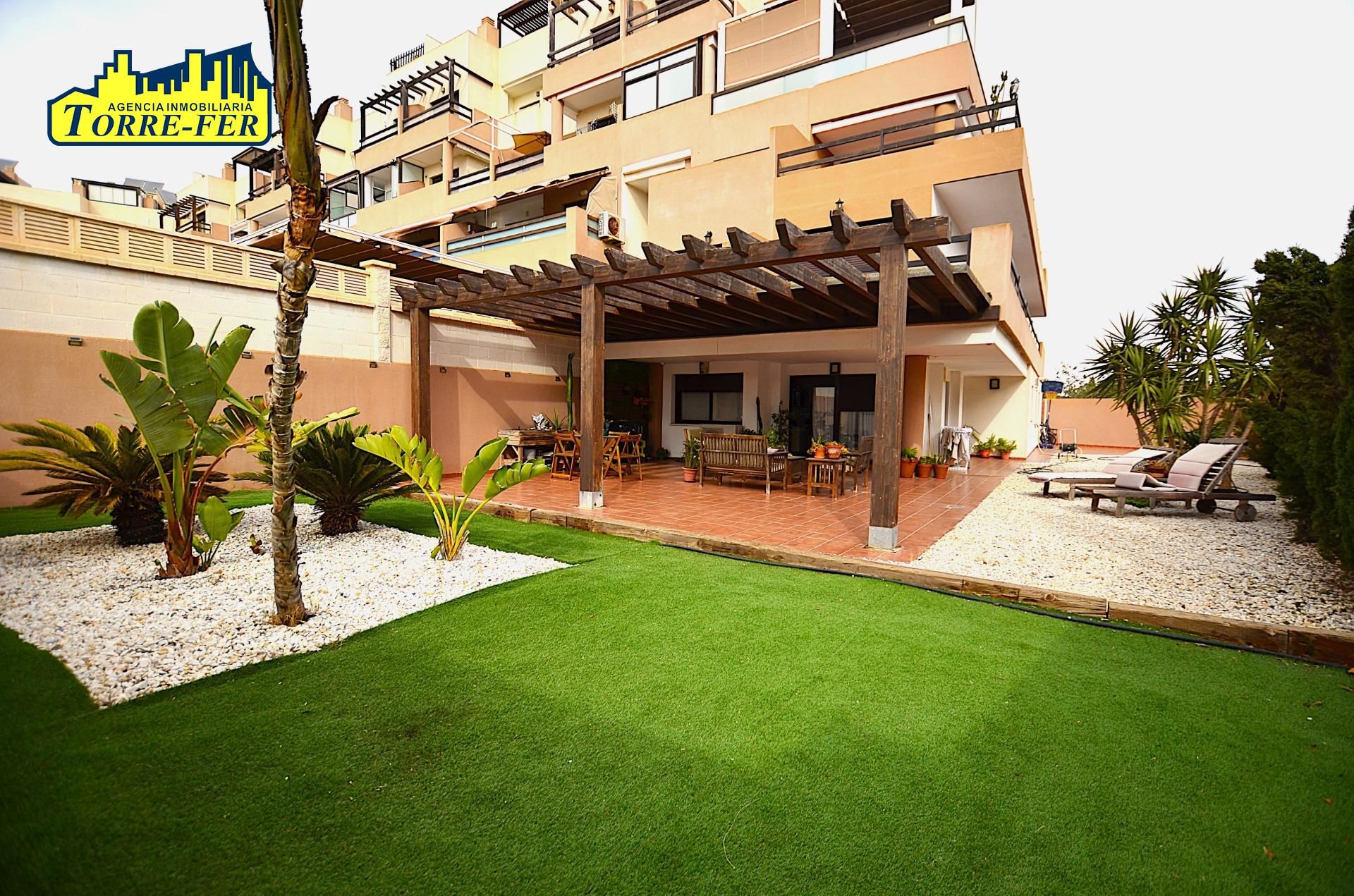 Terrassa de Pis en venda en  Almería Capital amb Aire condicionat, Jardí privat i Terrassa