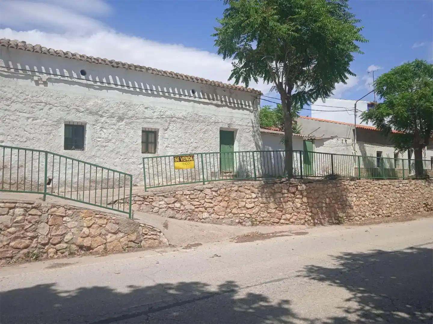 Vista exterior de Casa adosada en venda en Lezuza