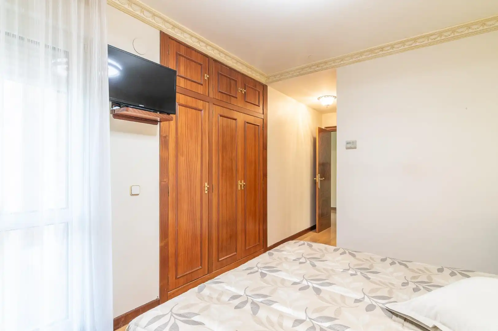 Schlafzimmer von Einfamilien-Reihenhaus zum Verkauf in Valle de Egüés / Eguesibar mit Klimaanlage, Heizung und Privatgarten