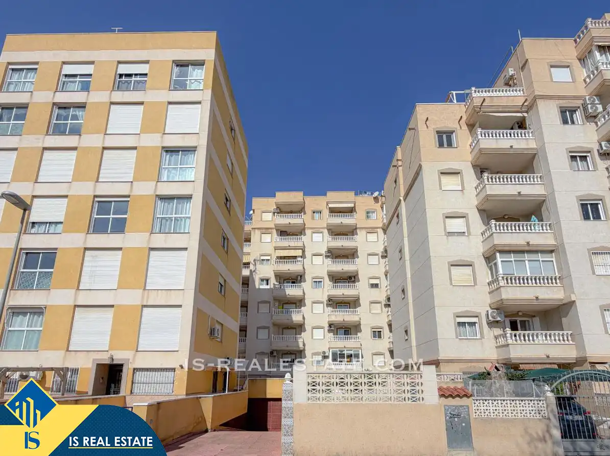 Vista exterior de Apartament en venda en Torrevieja amb Calefacció, Moblat i Forn