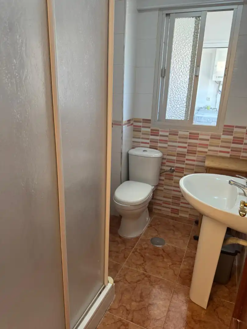 Bathroom of Flat for rent in Granada  with Air Conditioner, Terrace and Furnished