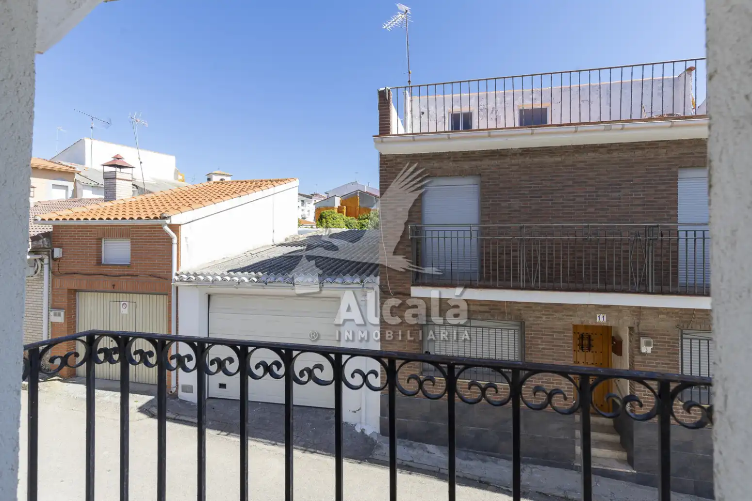 Vista exterior de Casa o xalet en venda en Driebes amb Calefacció, Traster i Balcó