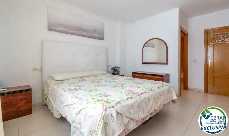 Habitación de Casa adosada en venta en Roses con Calefacción, Terraza y Horno