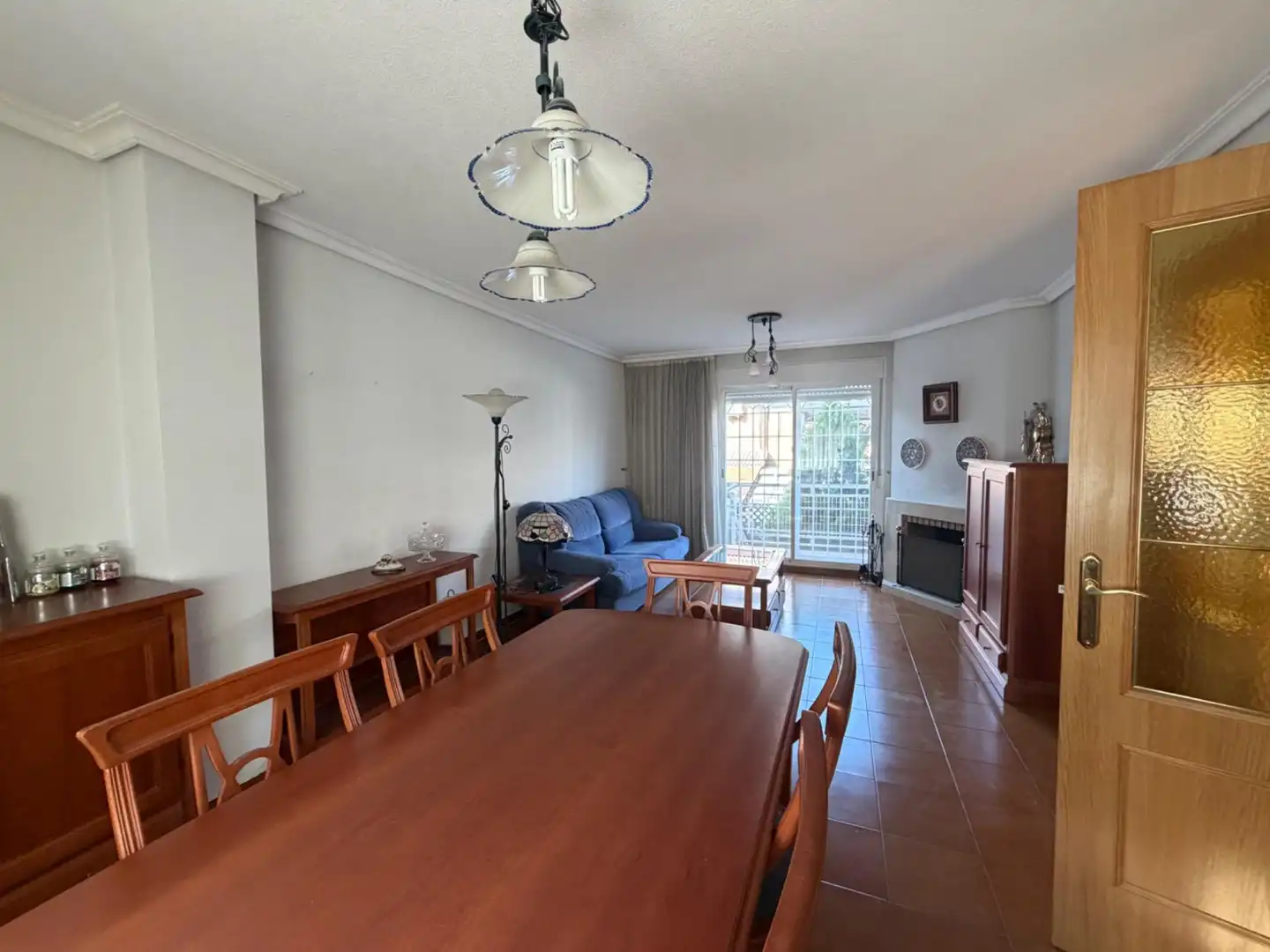 Sala d'estar de Casa adosada de lloguer en Alcorcón amb Calefacció, Jardí privat i Moblat