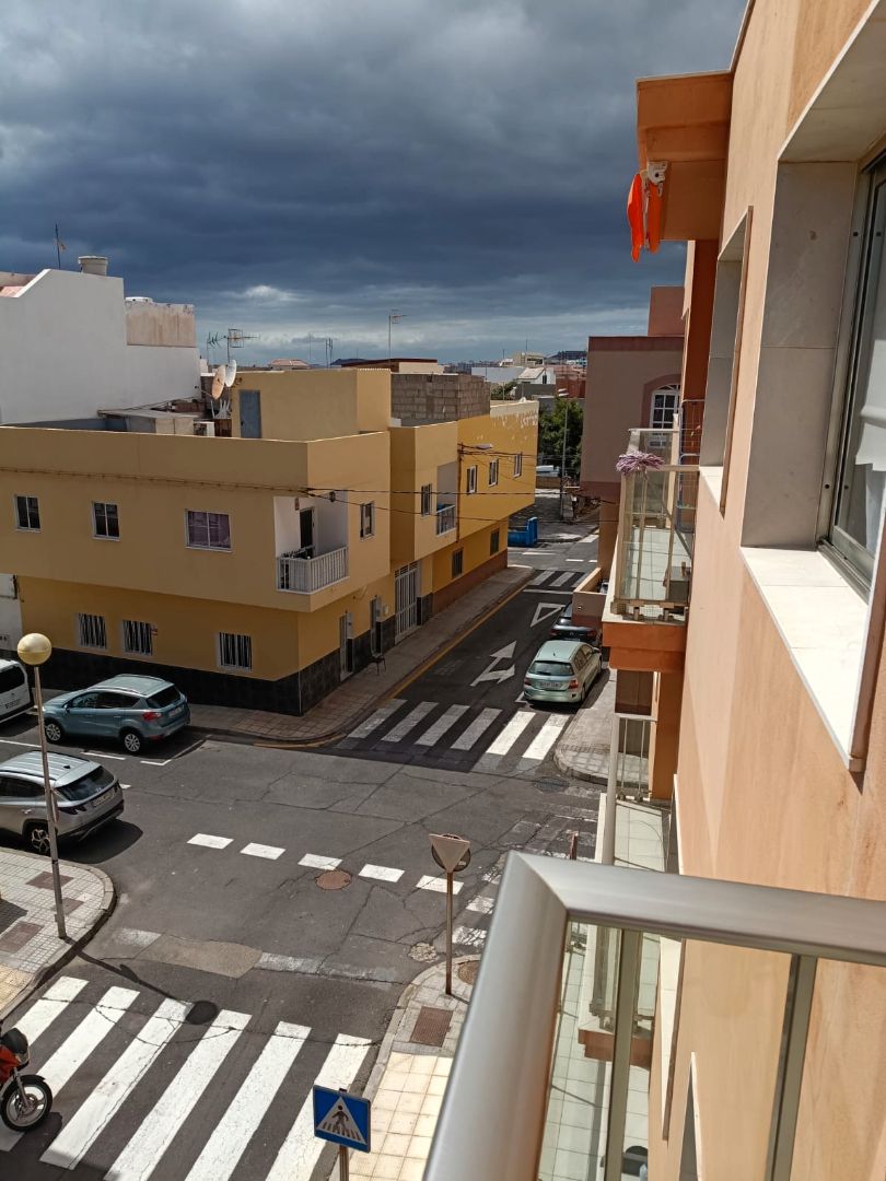 Außenansicht von Wohnung zum Verkauf in Granadilla de Abona mit Abstellraum, Möbliert und Ofen