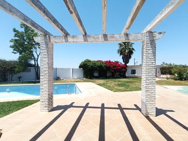 Villa con piscina in vendita a Loreto