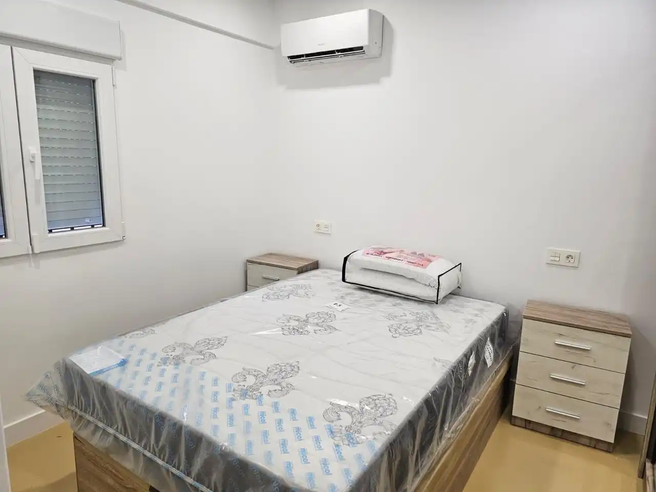Habitación de Piso de alquiler en Almería con Aire acondicionado y Amueblado