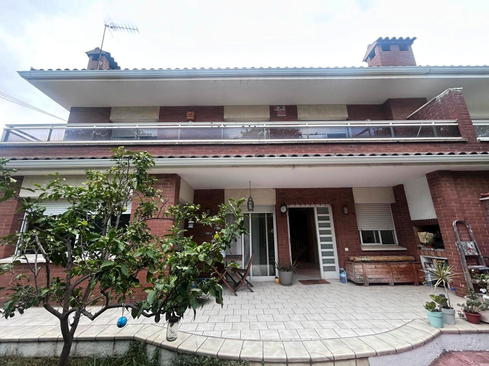 Vista exterior de Casa o xalet en venda en Cambrils amb Aire condicionat, Jardí privat i Terrassa