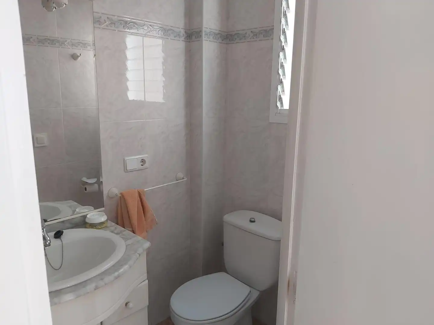 Baño de Piso para compartir en Elche ciudad