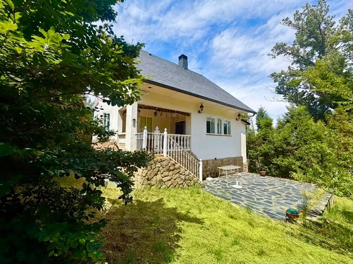 Vista exterior de Casa o chalet en venta en El Espinar con Calefacción, Jardín privado y Terraza