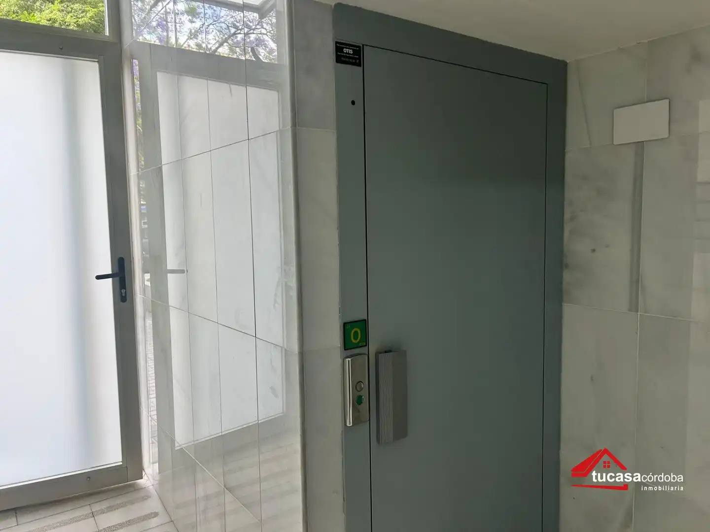 Wohnung zum Verkauf in Córdoba mit Klimaanlage, Abstellraum und Möbliert