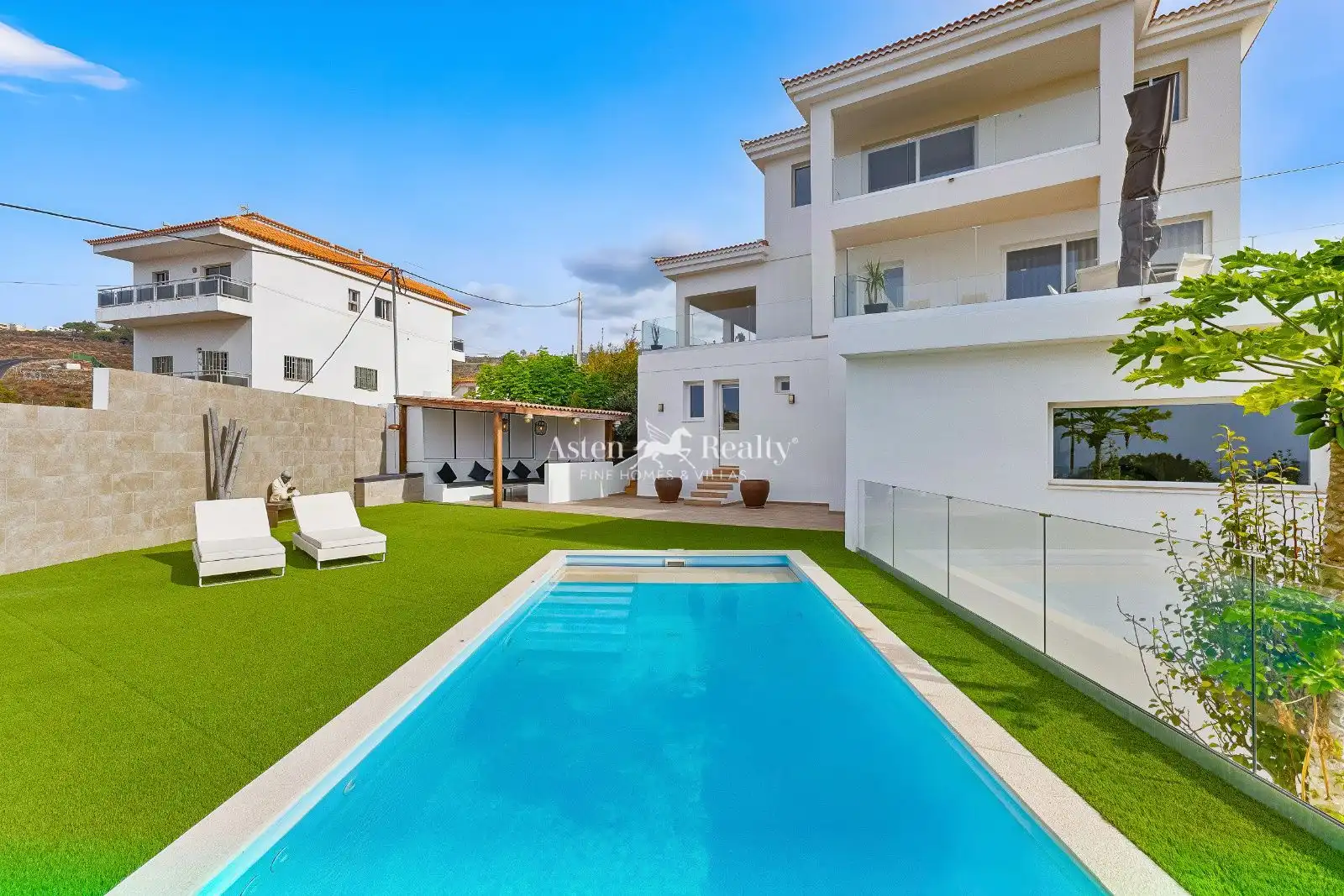 Exterior view of Houses for sale in La Camella
