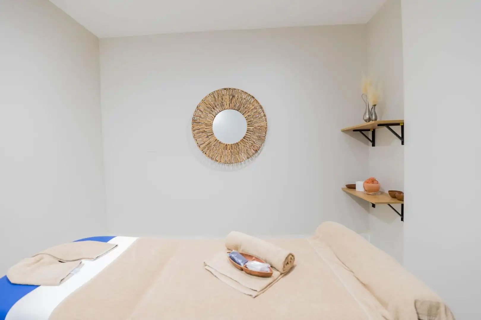 Bedroom of Flat for sale in Benahavís  with Air Conditioner, Heating and Private garden
