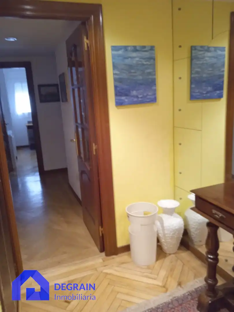 Piso de alquiler en Oviedo  con Calefacción, Terraza y Amueblado