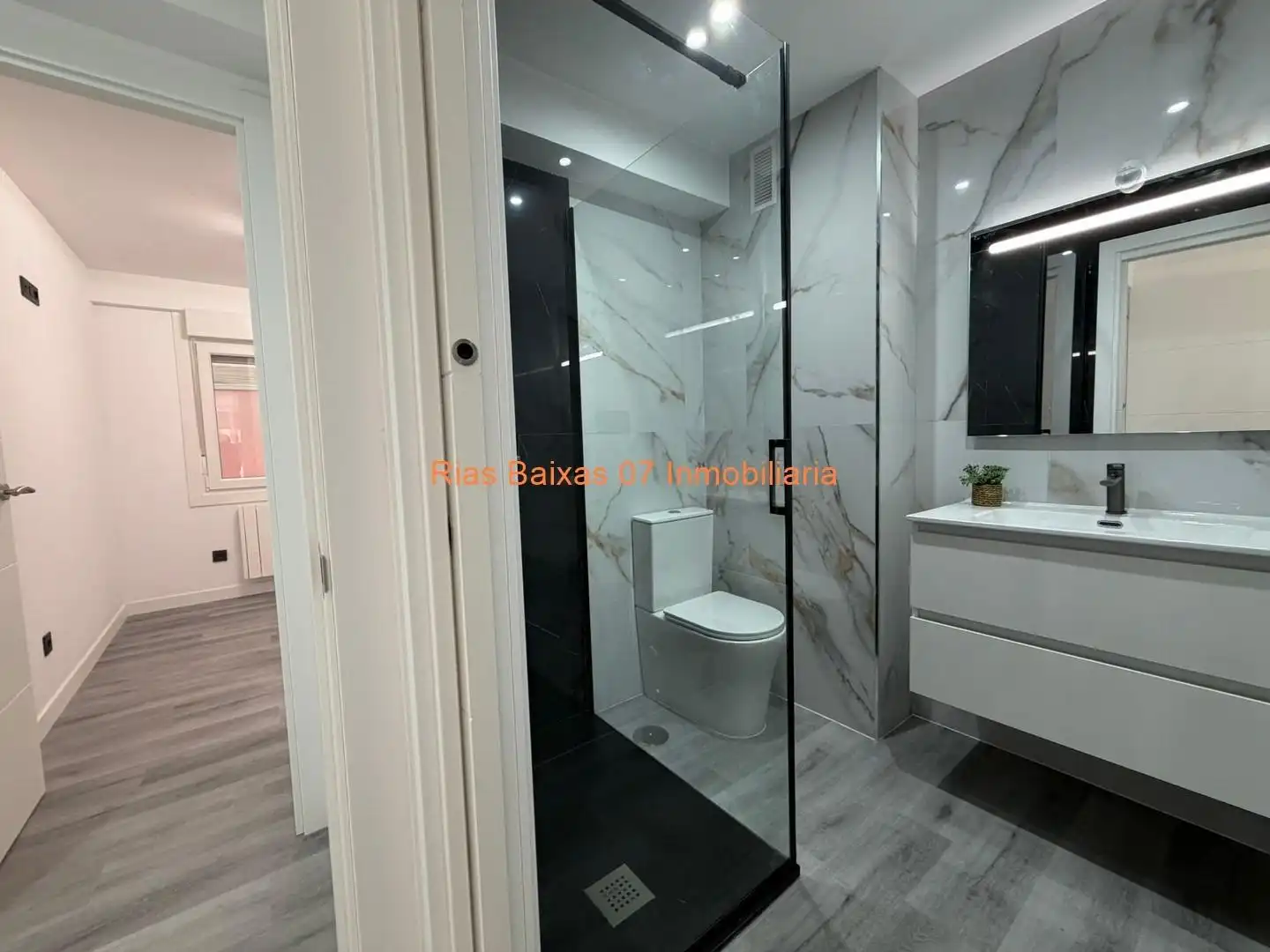 Baño de Piso en venta en Vigo  con Calefacción, Terraza y Trastero