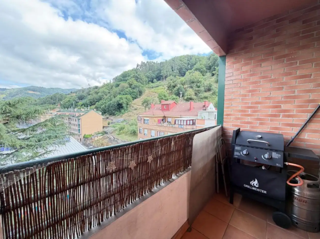Terraza de Dúplex en venta en Mieres (Asturias) con Calefacción, Parquet y Trastero
