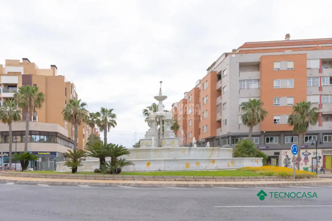 Vista exterior de Piso en venta en Roquetas de Mar con Aire acondicionado y Terraza