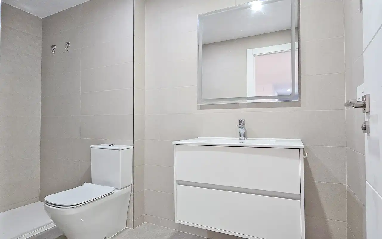 Baño de Piso en venta en Torremolinos con Aire acondicionado, Calefacción y Terraza
