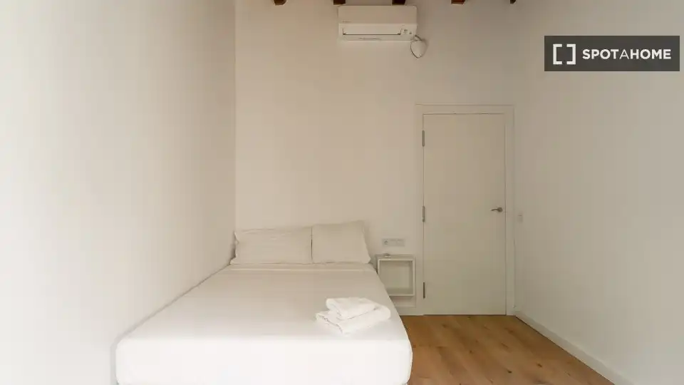 Bedroom of Flat for rent in Gràcia
