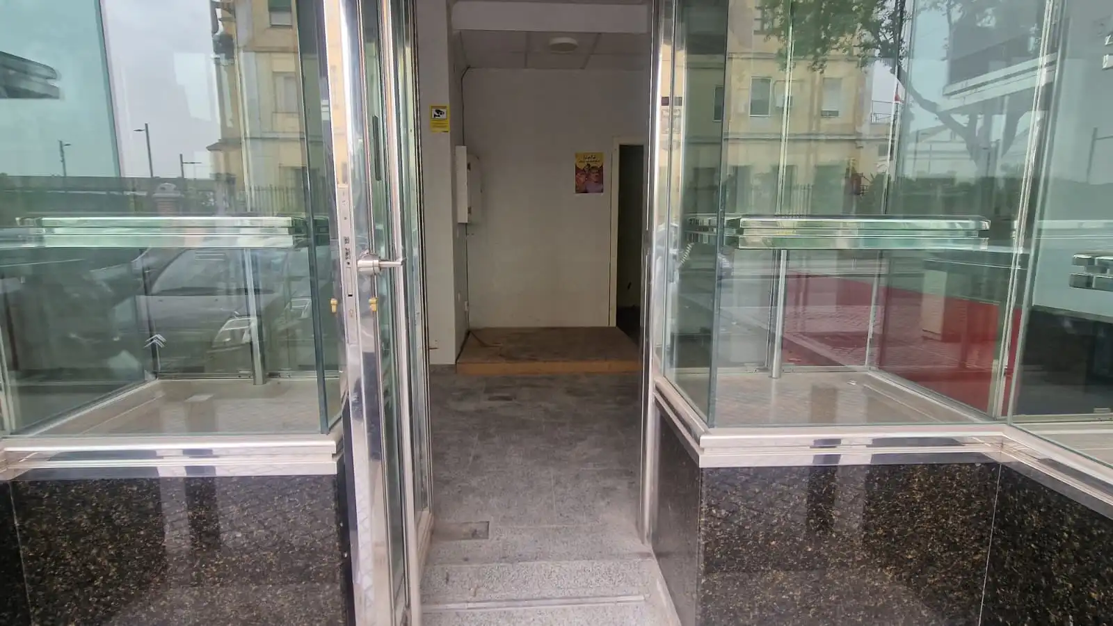 Local comercial de lloguer a Calle Sagunto, imagen 2