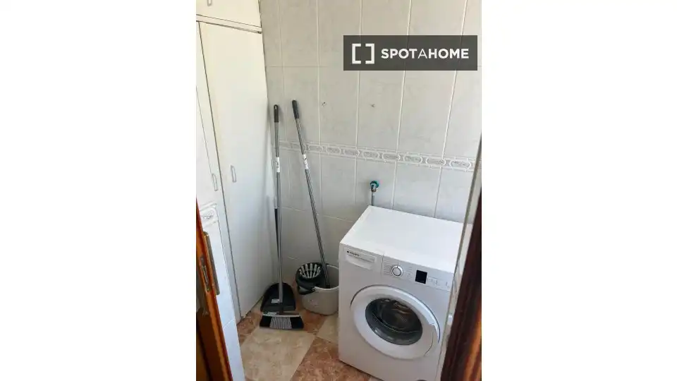 Habitación de Piso de alquiler en Madrid con Aire acondicionado, Calefacción y Amueblado