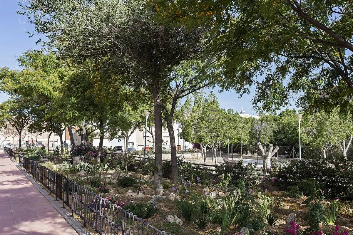 Jardí de Pis en venda en Almería amb Moblat