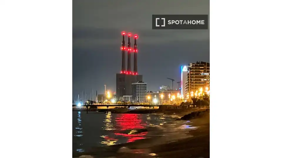 Vista exterior de Pis de lloguer en Badalona amb Aire condicionat, Calefacció i Moblat