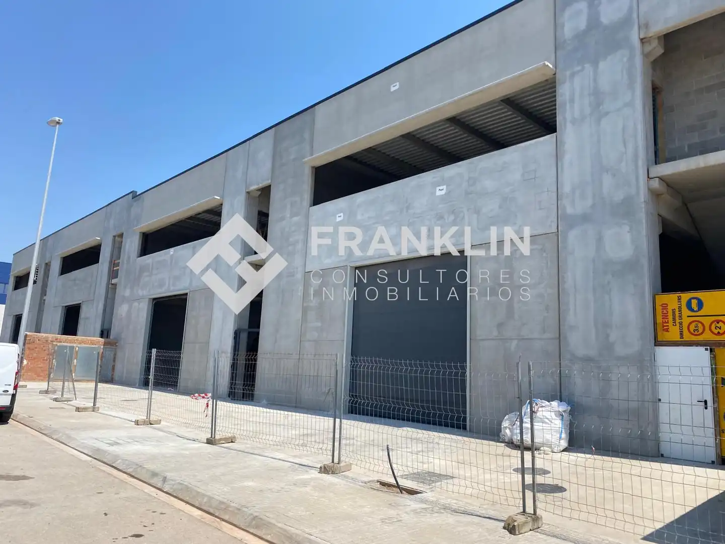 Außenansicht von Fabrikhallen zur Miete in La Garriga