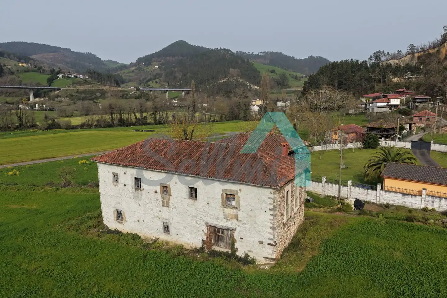 Casa o xalet en venda a Llamas, Salas