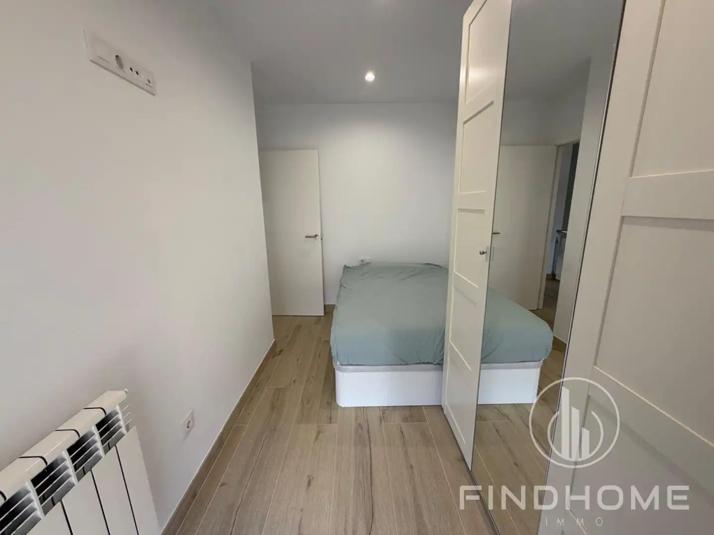 Schlafzimmer von Einfamilien-Reihenhaus zum Verkauf in Olot mit Klimaanlage, Heizung und Privatgarten