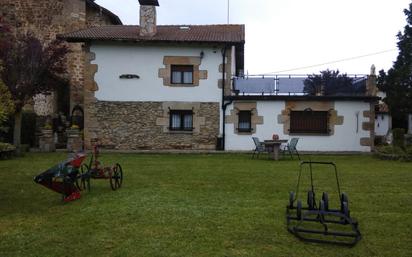 Vista exterior de Finca rústica en venda en Legutio amb Jardí privat, Terrassa i Piscina