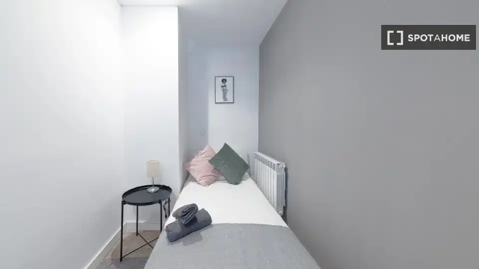 Habitación de Piso para compartir en Madrid con Aire acondicionado, Calefacción y Amueblado