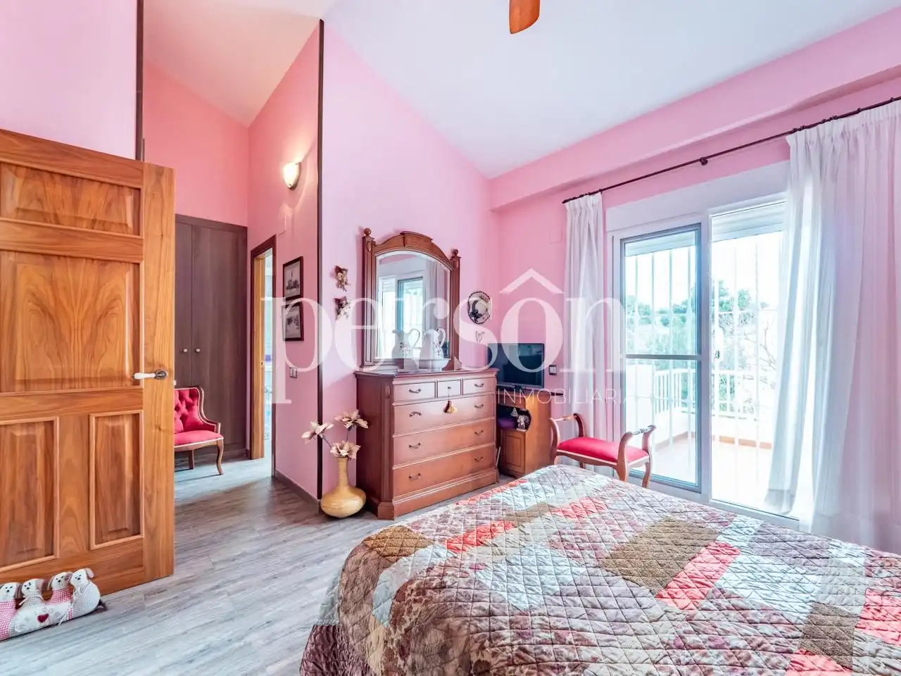 Habitación de Casa adosada en venta en Godella con Calefacción, Jardín privado y Terraza