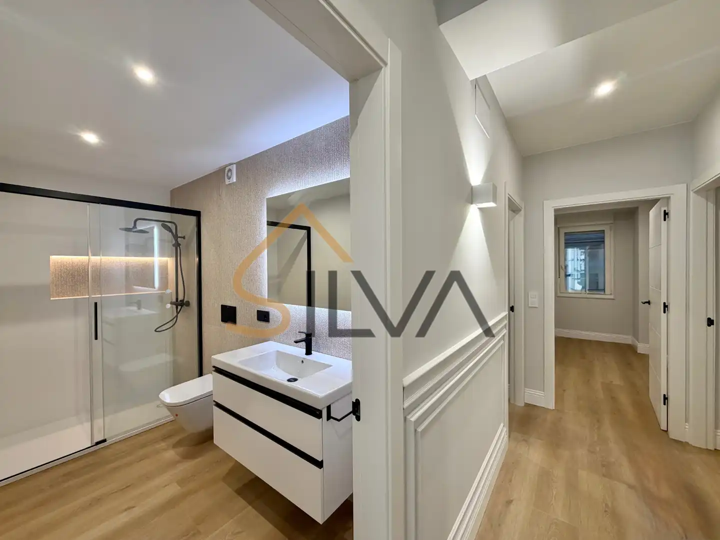 Baño de Piso en venta en Lugo con Calefacción, Horno y Microondas