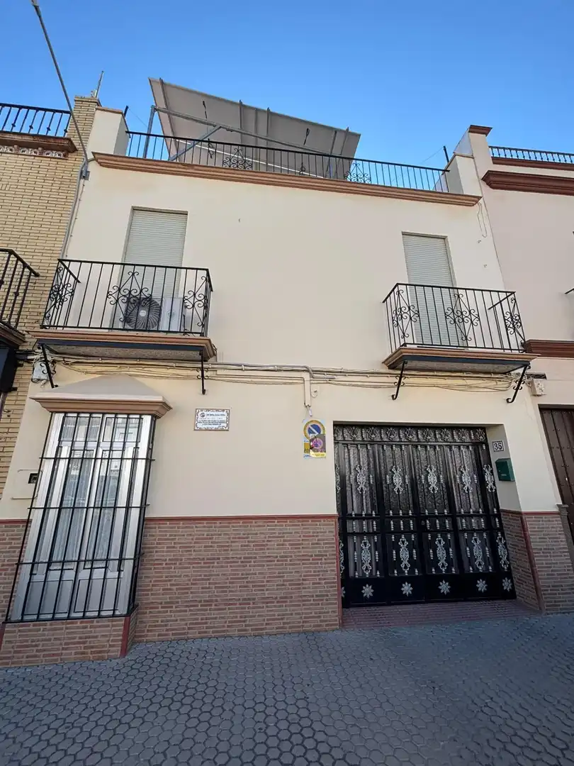 House for sale in Calle CARRERA