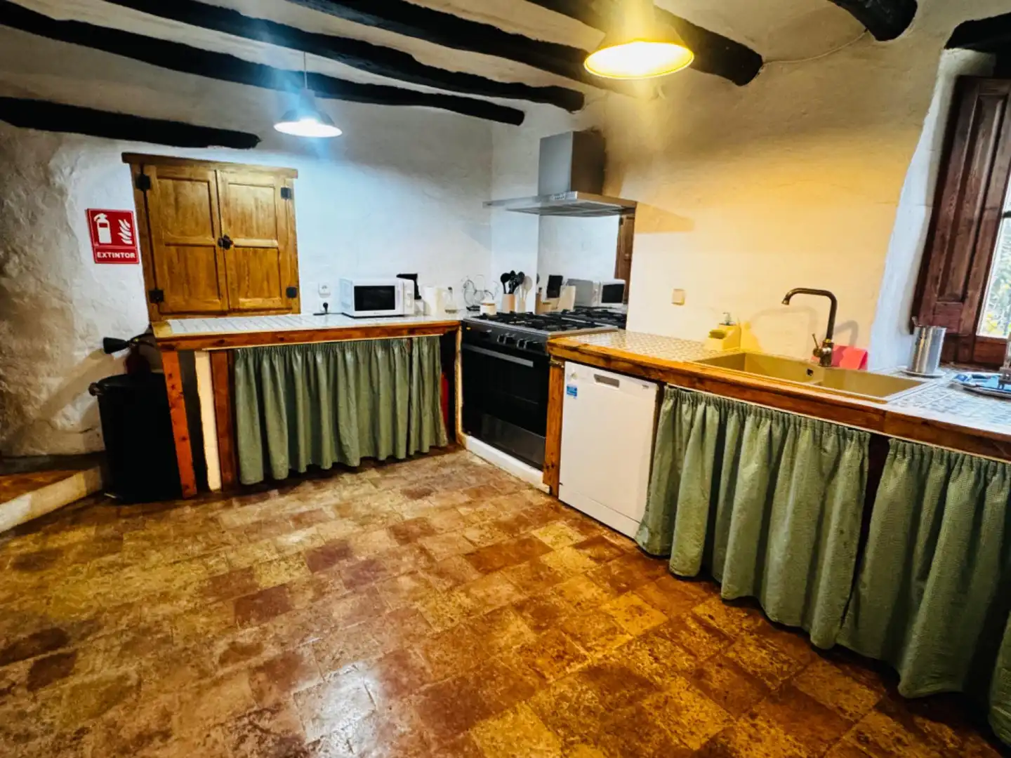Cocina de Finca rústica en venta en Sant Sadurní d'Anoia con Aire acondicionado, Calefacción y Jardín privado