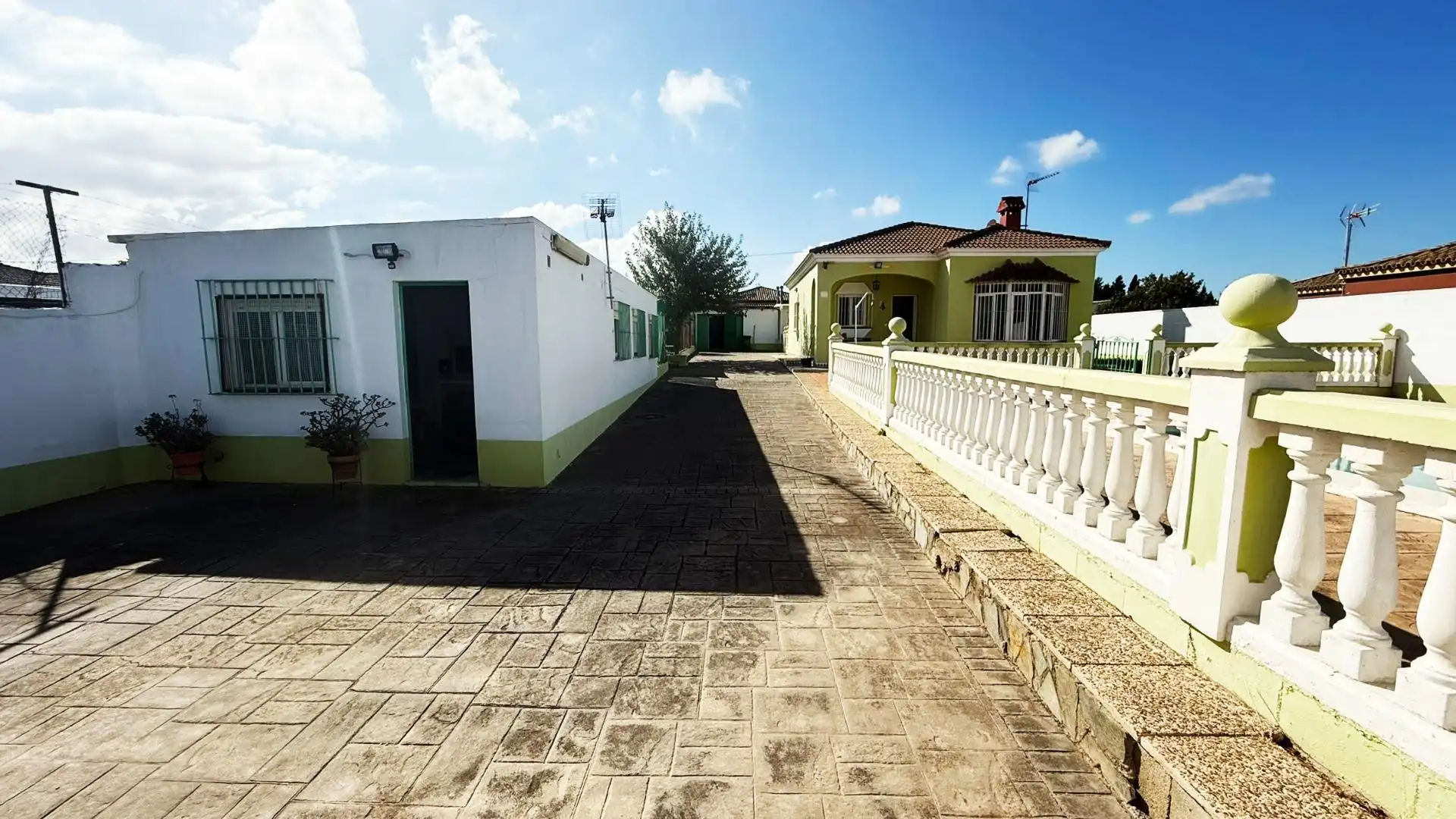 Vista exterior de Casa o chalet en venta en Chiclana de la Frontera con Jardín privado, Terraza y Trastero