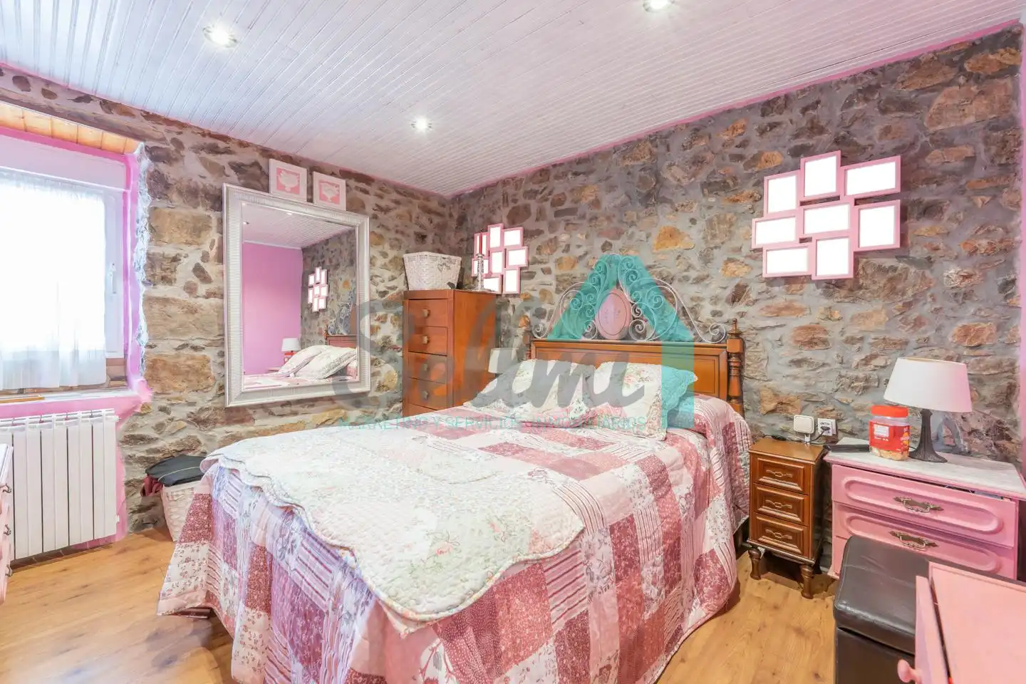 Dormitori de Casa o xalet en venda en Castrillón amb Calefacció, Jardí privat i Parquet