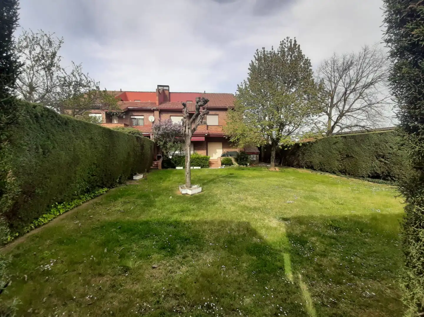 Jardín de Casa adosada en venta en Villaquilambre con Calefacción, Jardín privado y Terraza